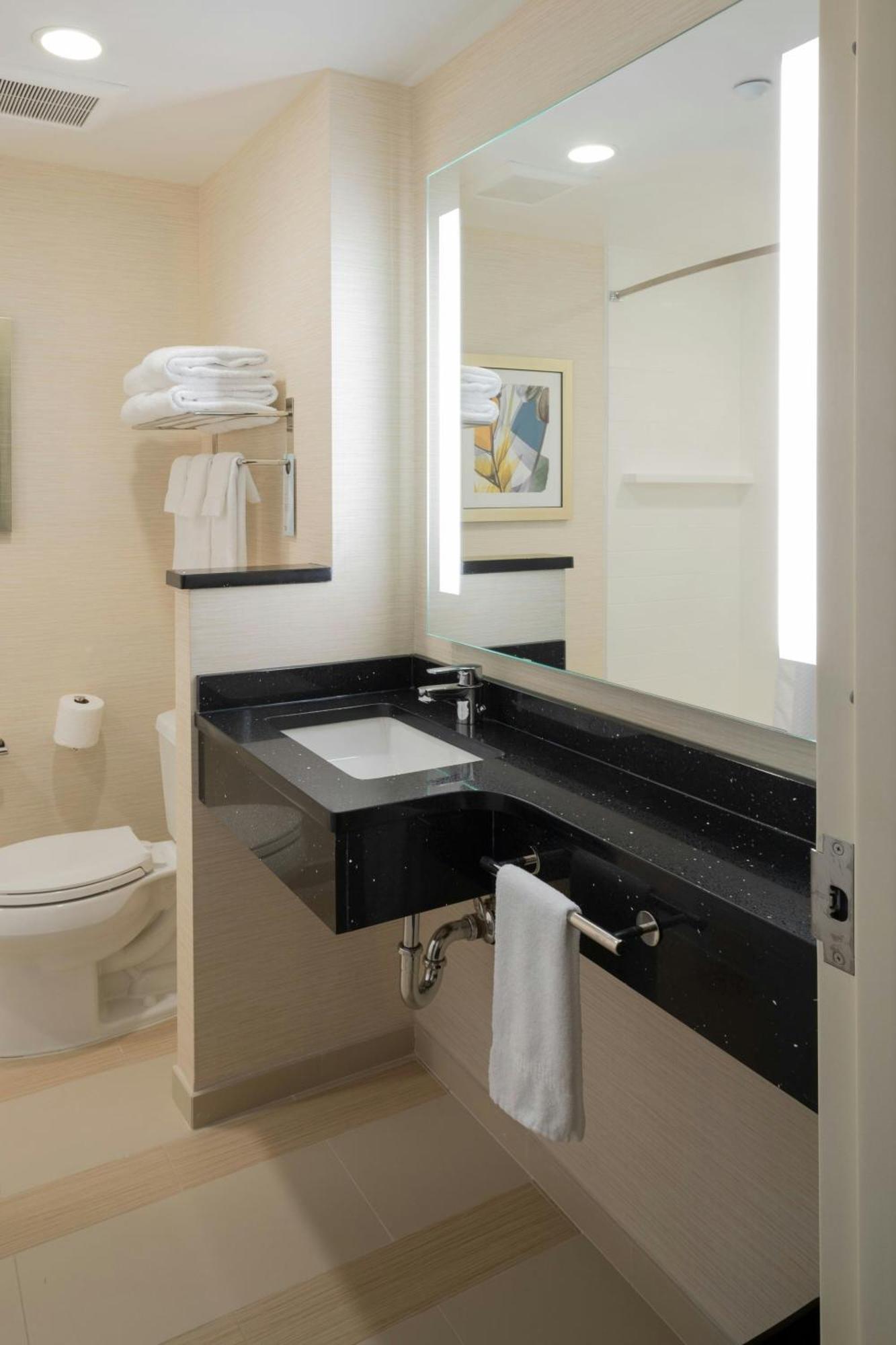 Fairfield Inn & Suites By Marriott New York Queens/Fresh Meadows Exterior photo