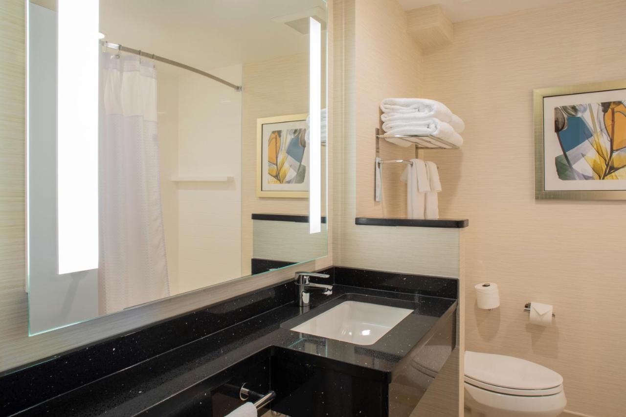 Fairfield Inn & Suites By Marriott New York Queens/Fresh Meadows Exterior photo